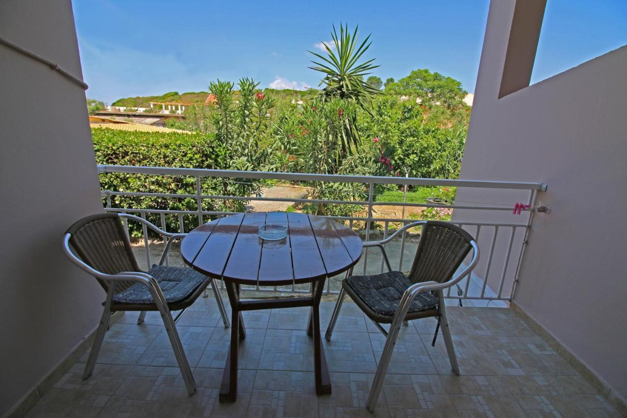 Santa Barbara Lakis Apartments Perivólion Dış mekan fotoğraf