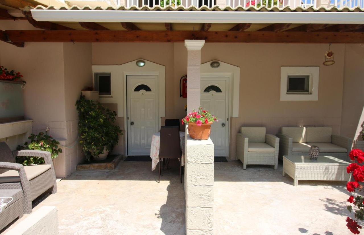 Santa Barbara Lakis Apartments Perivólion Dış mekan fotoğraf