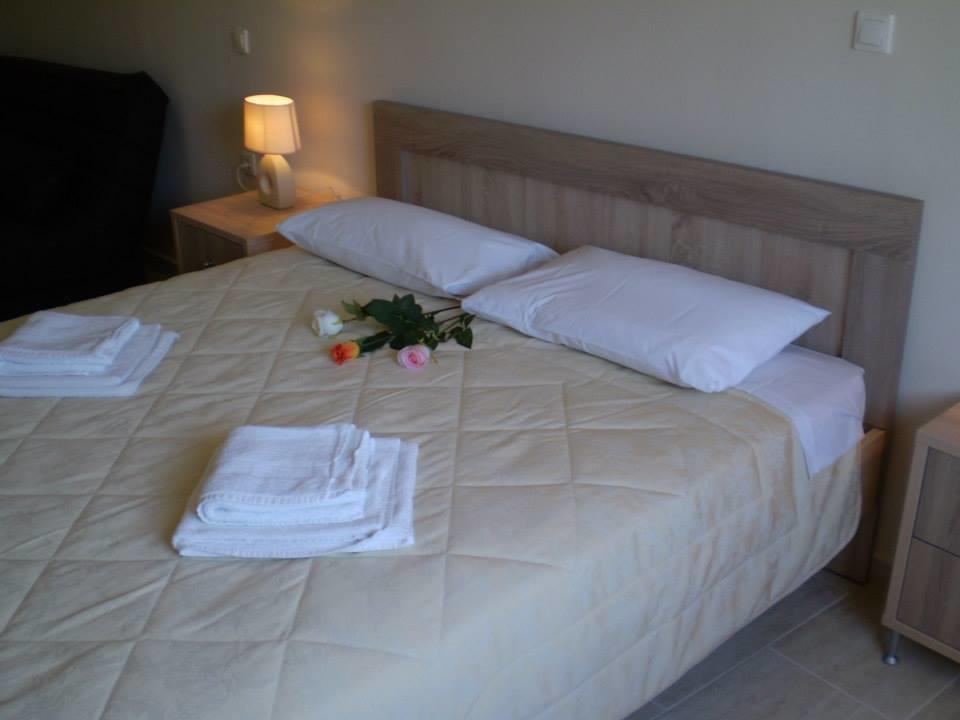 Santa Barbara Lakis Apartments Perivólion Dış mekan fotoğraf